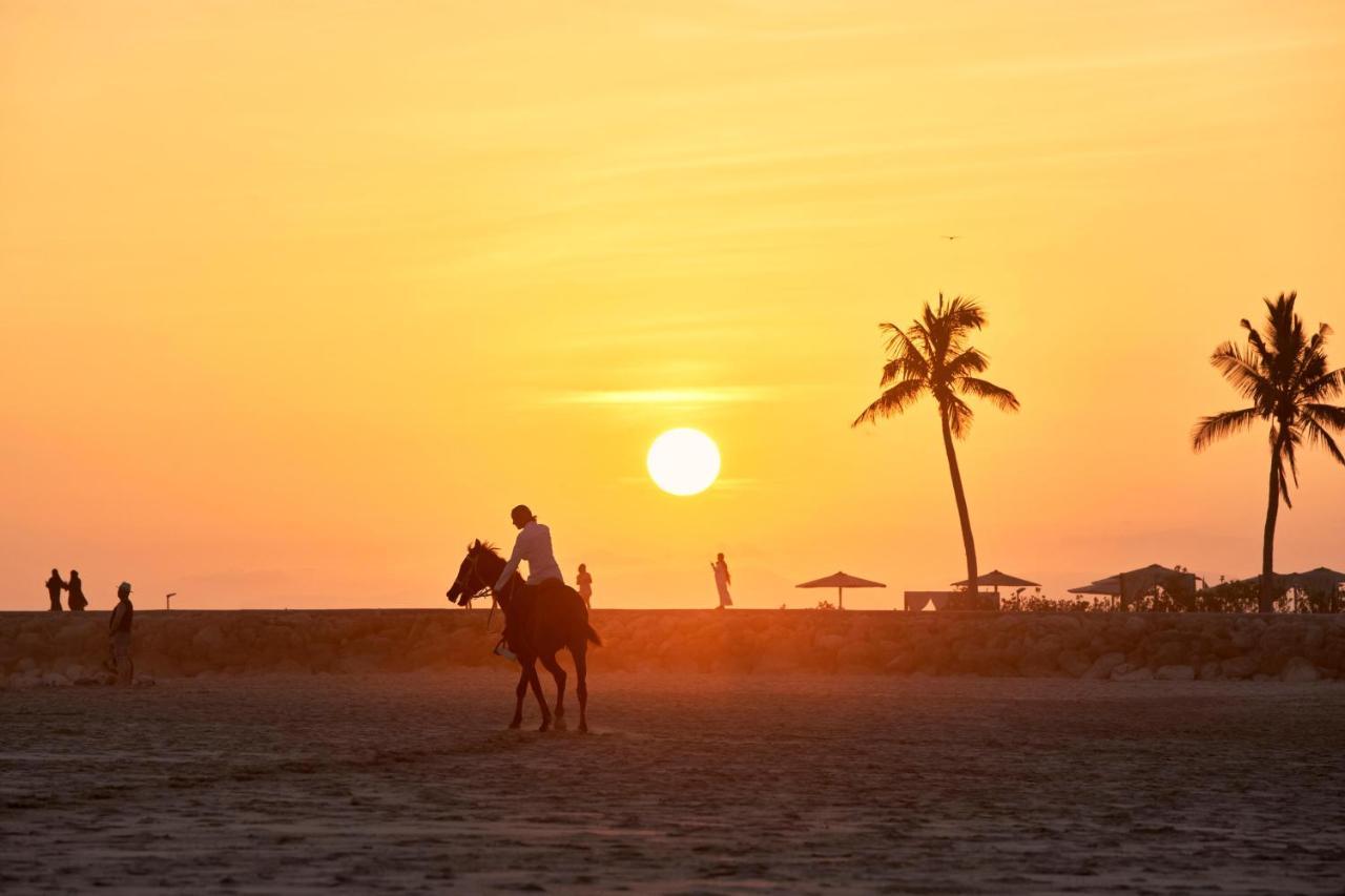 法纳尔酒店及公寓 塞拉莱 外观 照片 Sunset at Jumeirah Beach