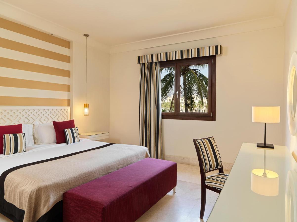 法纳尔酒店及公寓 塞拉莱 外观 照片 A bedroom at the hotel