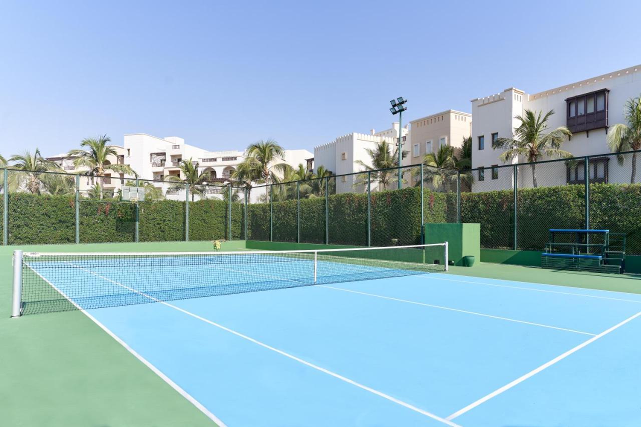 法纳尔酒店及公寓 塞拉莱 外观 照片 Tennis court at the resort