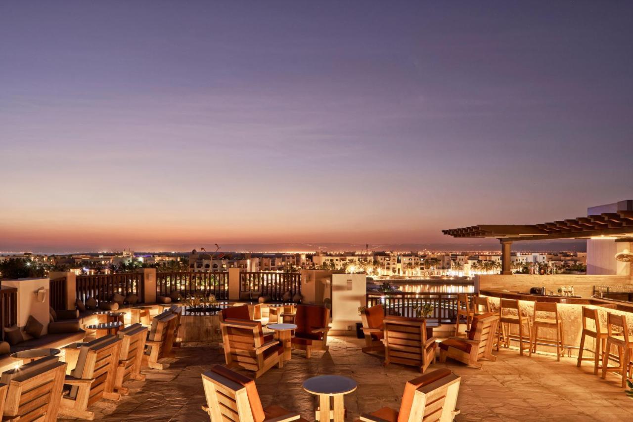 法纳尔酒店及公寓 塞拉莱 外观 照片 Rooftop bar at the hotel