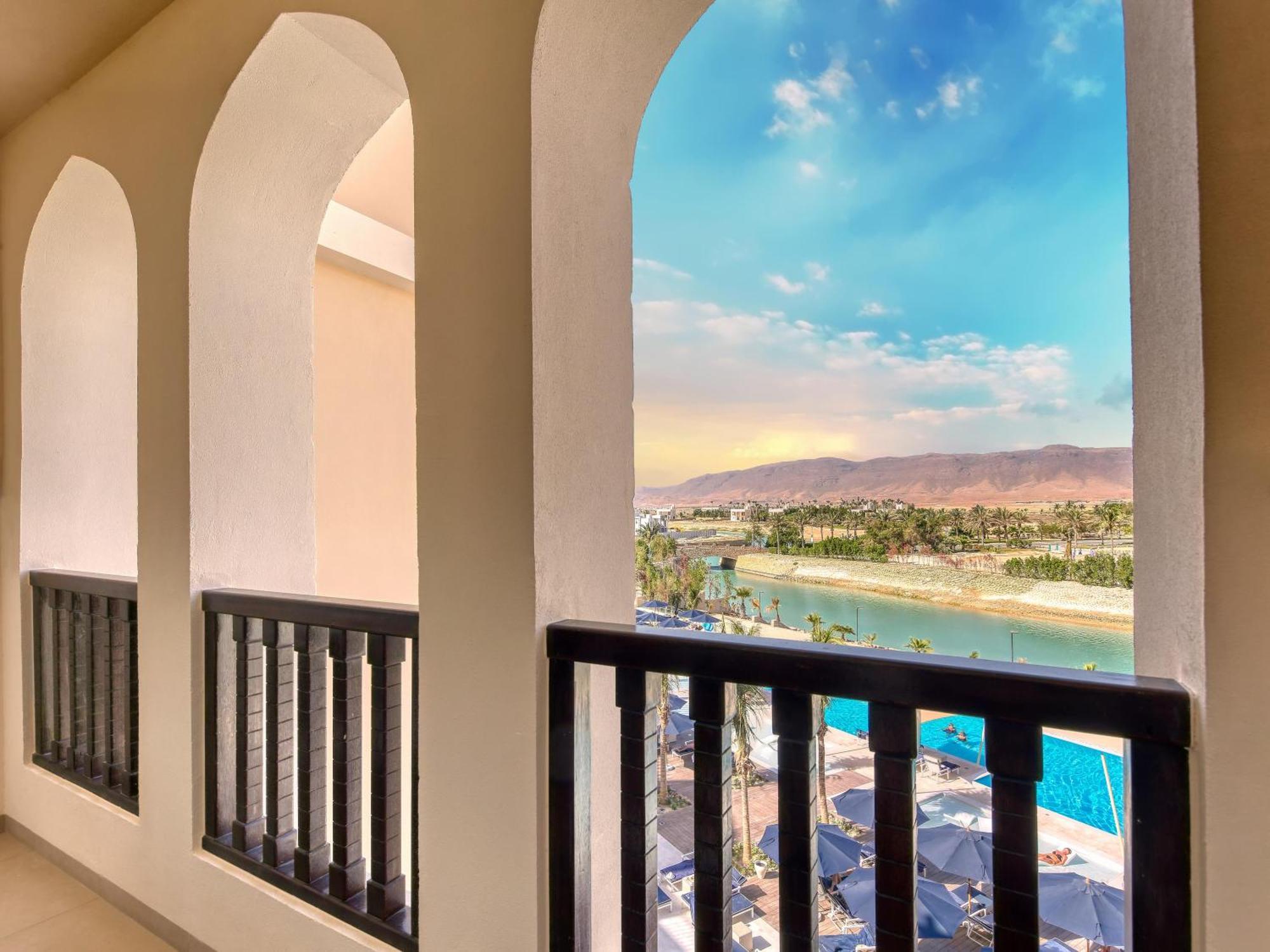 法纳尔酒店及公寓 塞拉莱 外观 照片 View from the balcony of a suite at the Hilton Palm Springs